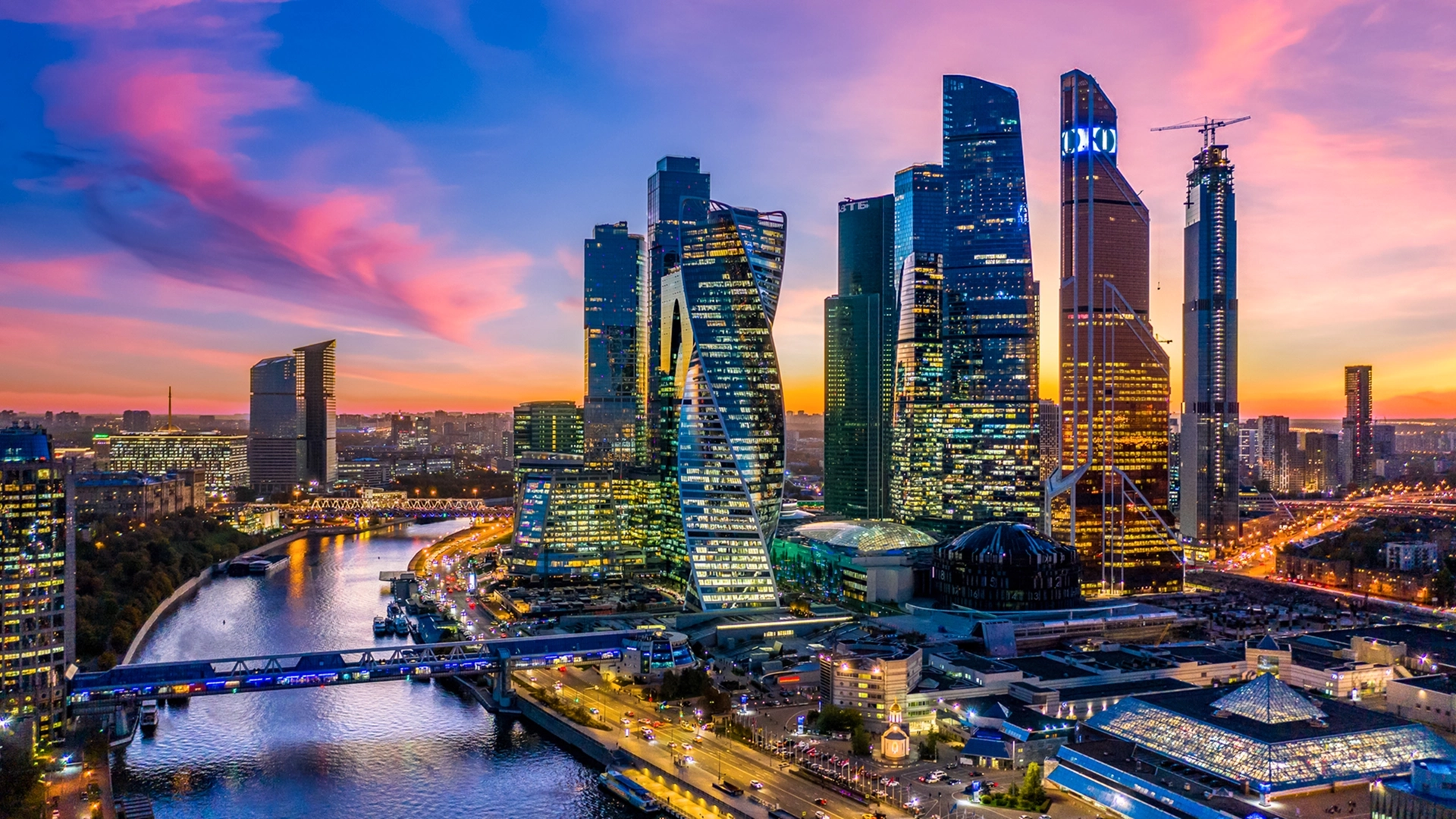 5 маршрутов по Москве для тех, кто не любит много ходить обложка