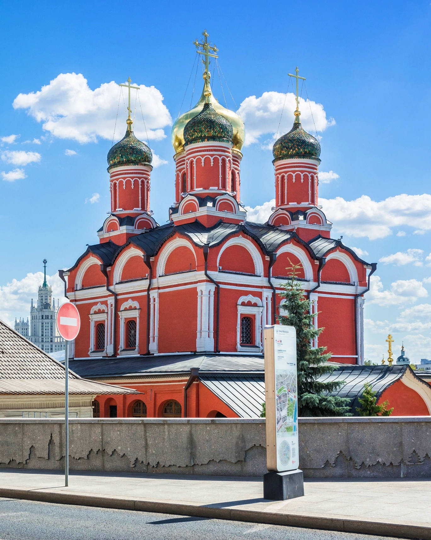 Братский корпус Знаменского монастыря