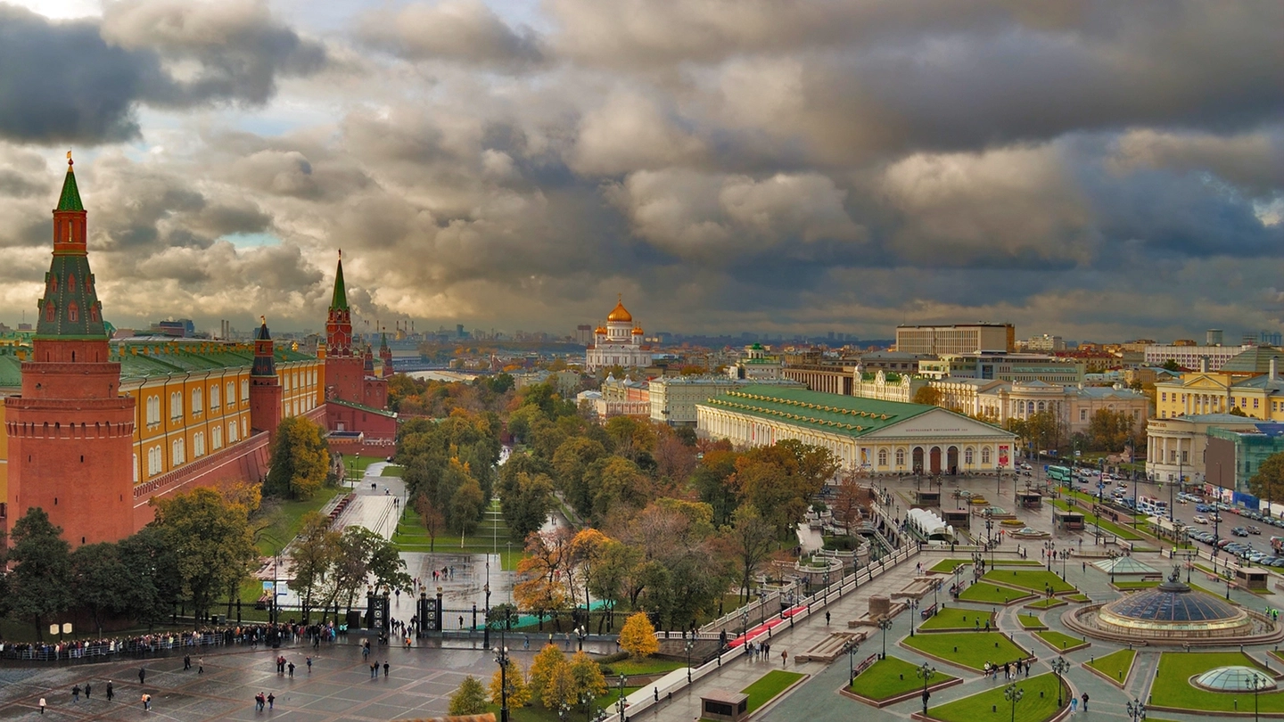 Гулять «перебежками»- пять маршрутов по знаковым локациям Москвы обложка 2