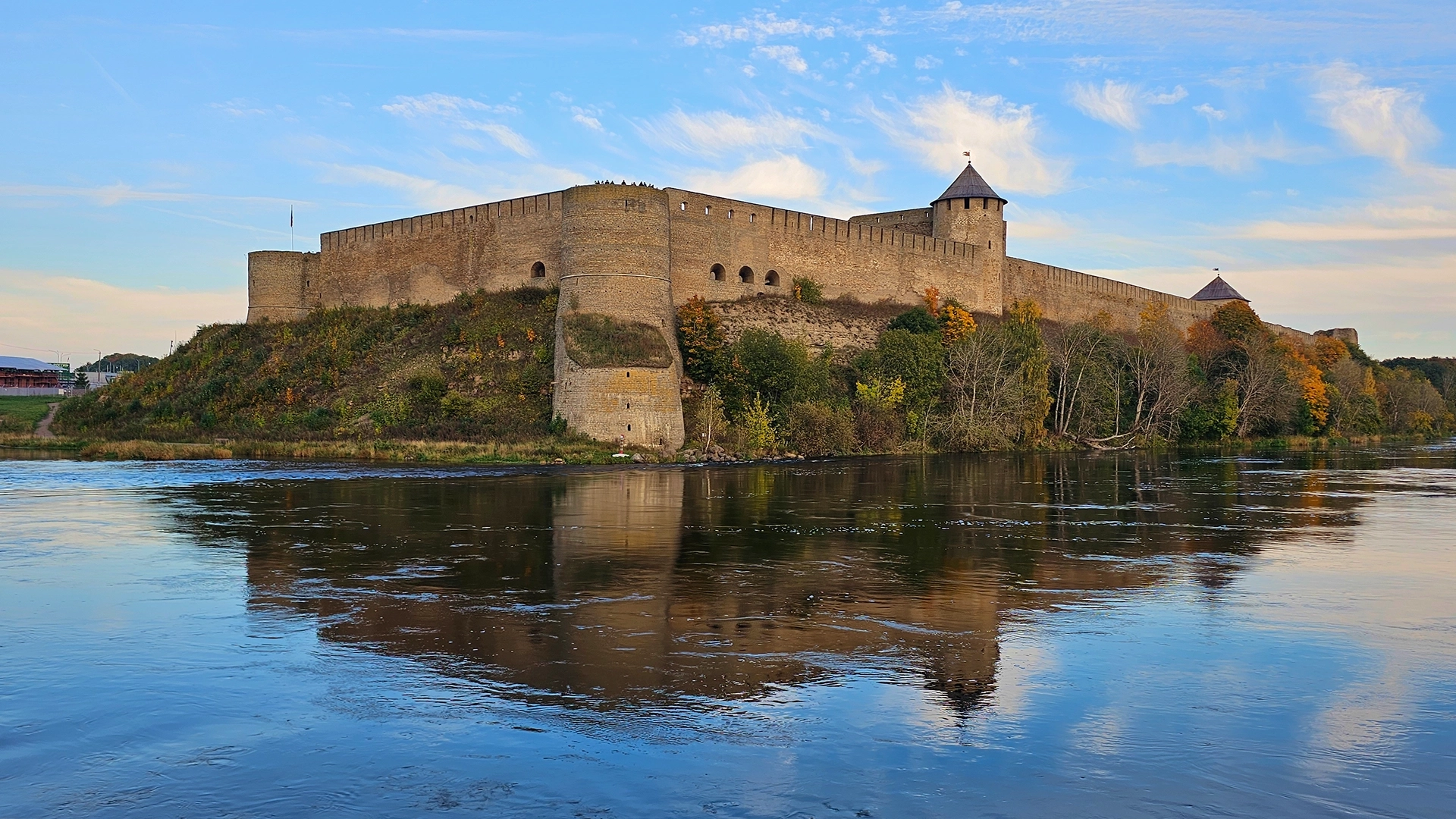 Ивангородская крепость в горизонт