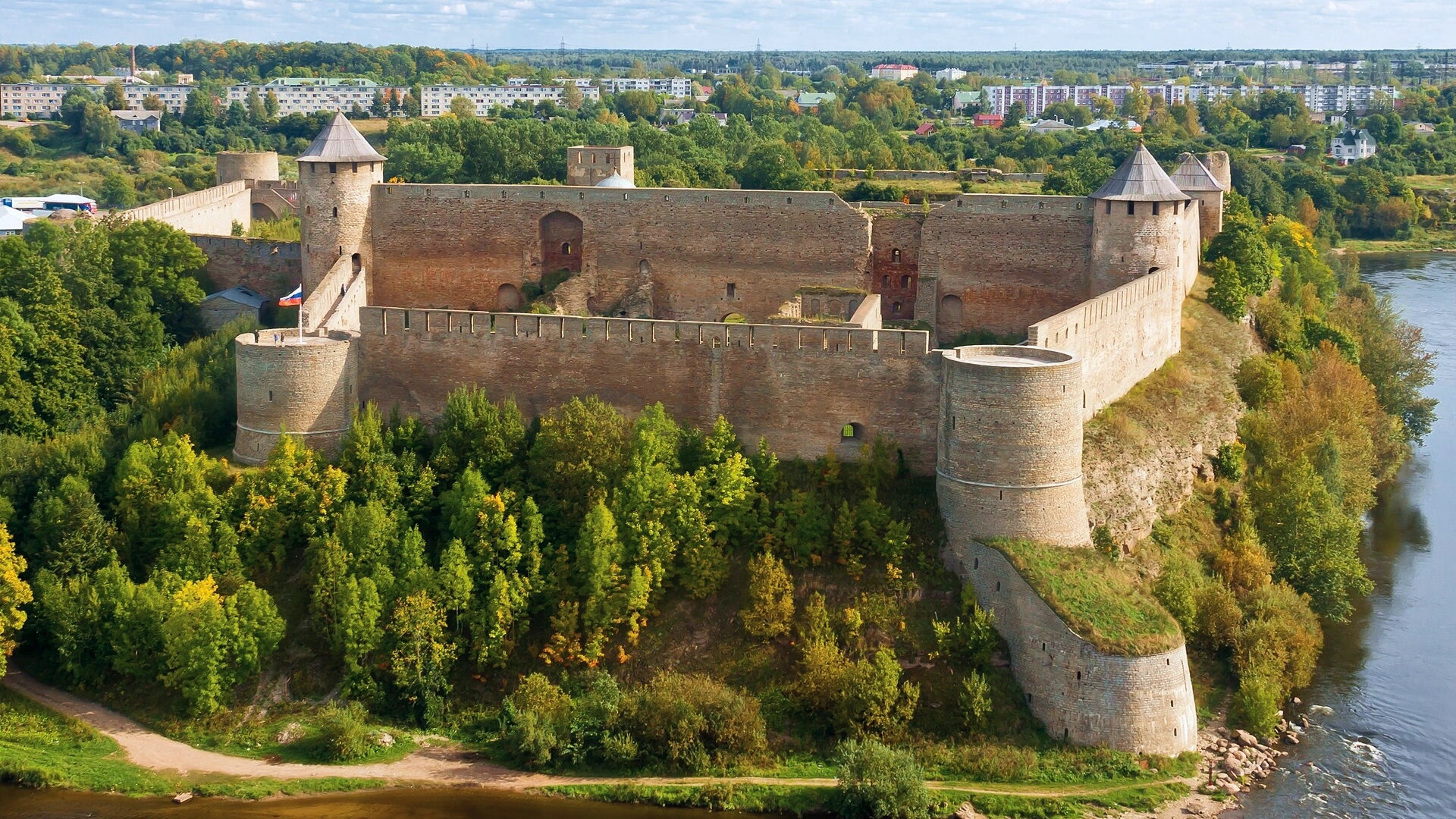 Ивангородская крепость в горизонт