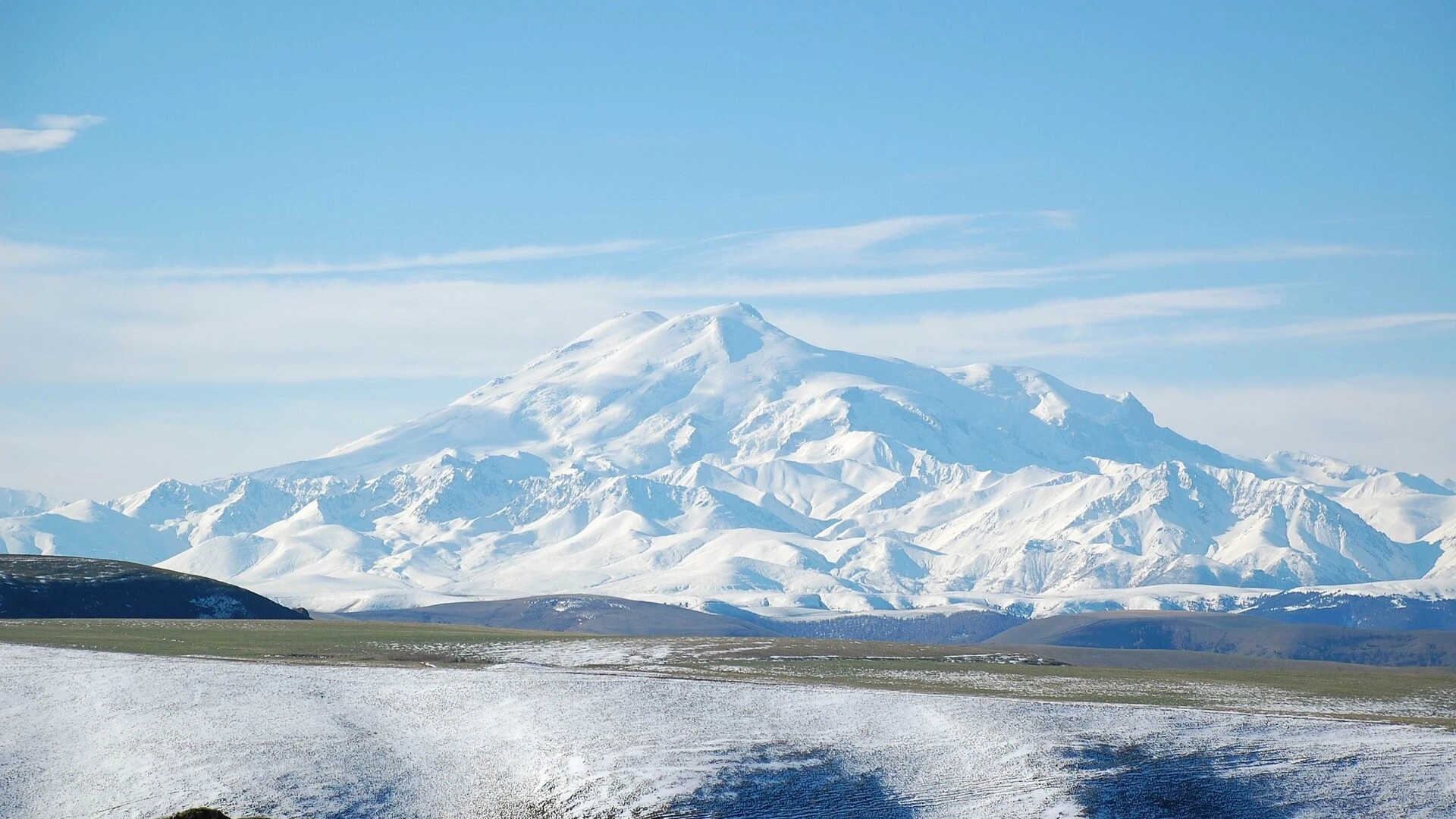 Mount_Elbrus_May_2008