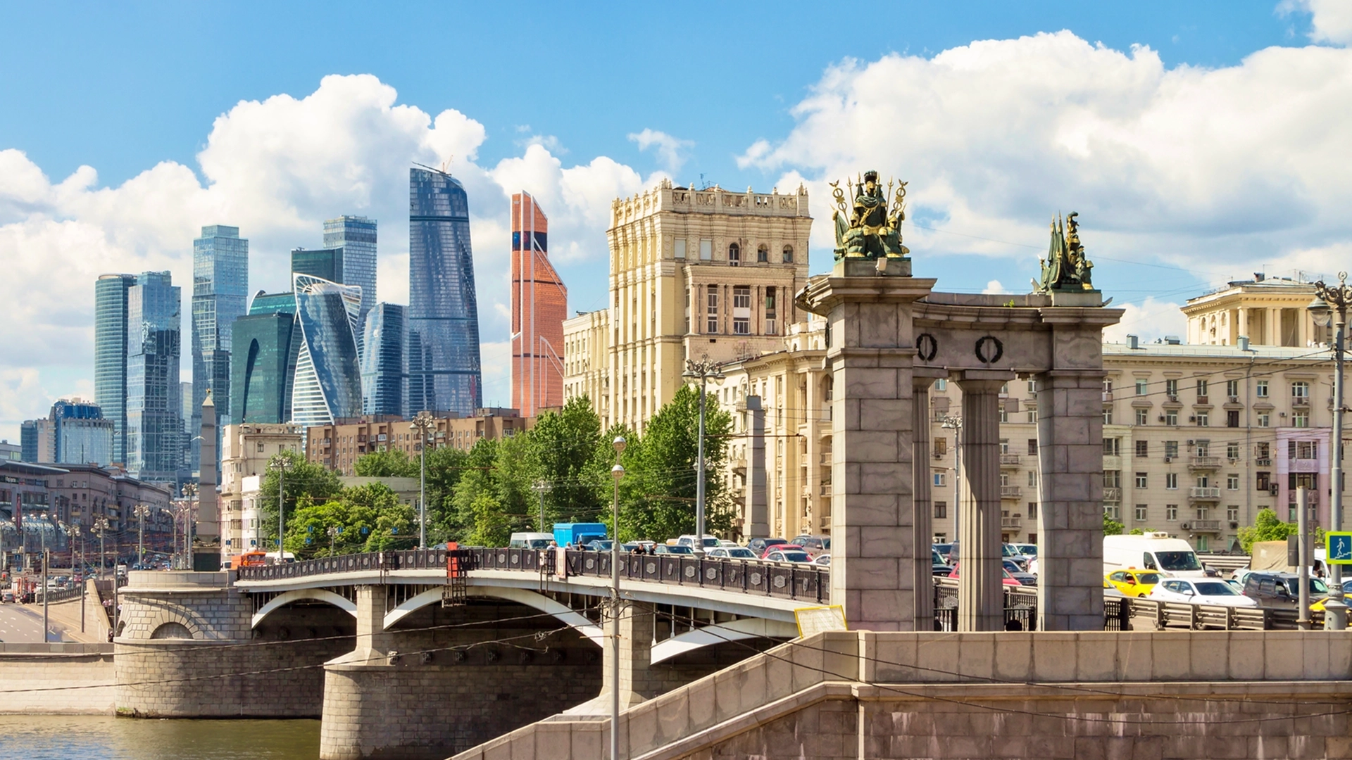 Полюбоваться окрестностями с Бородинского моста