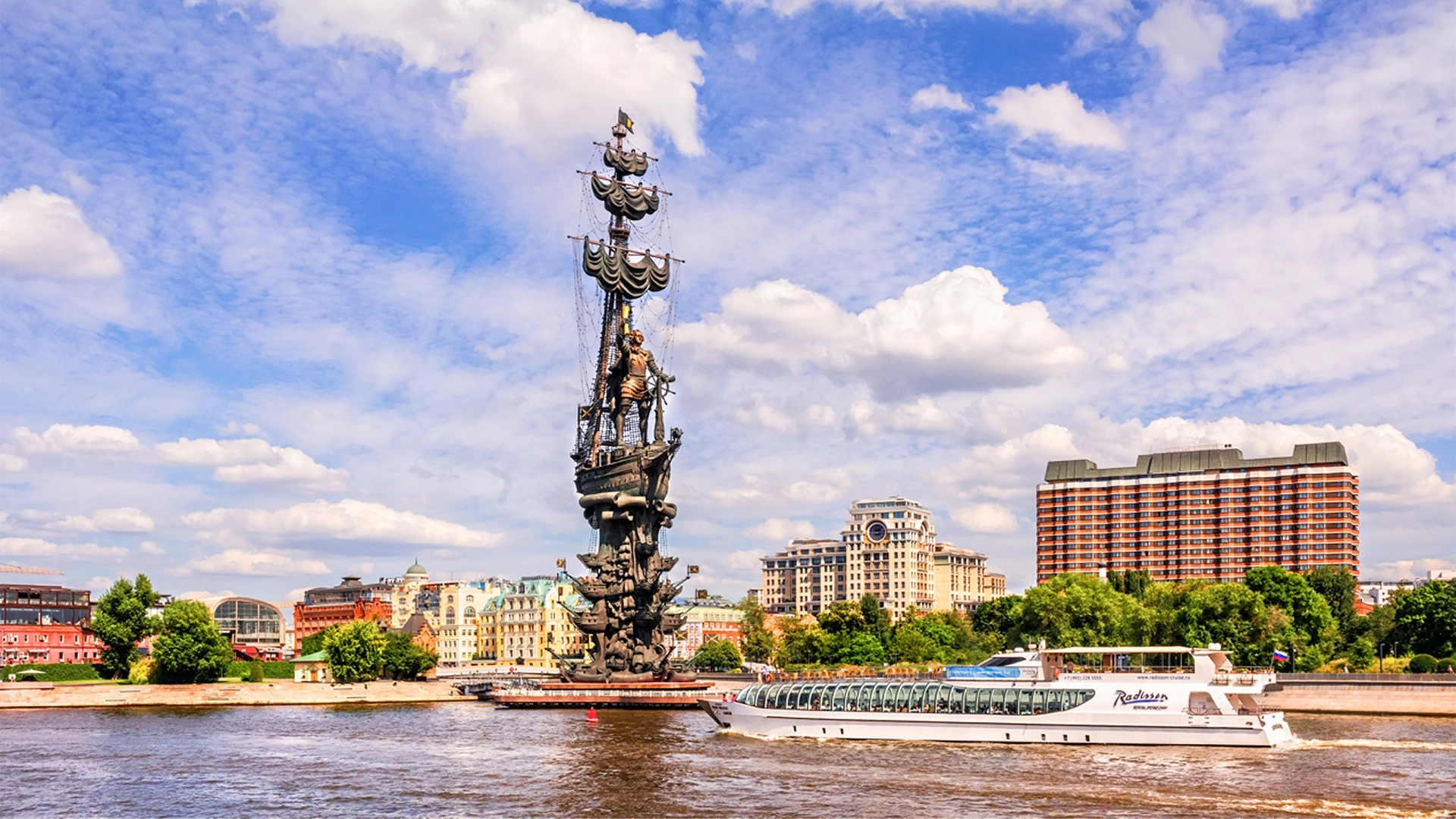 Прогулочный корабль Рэдиссон, Москва-река, Красный Октябрь, памятник Петр Первый