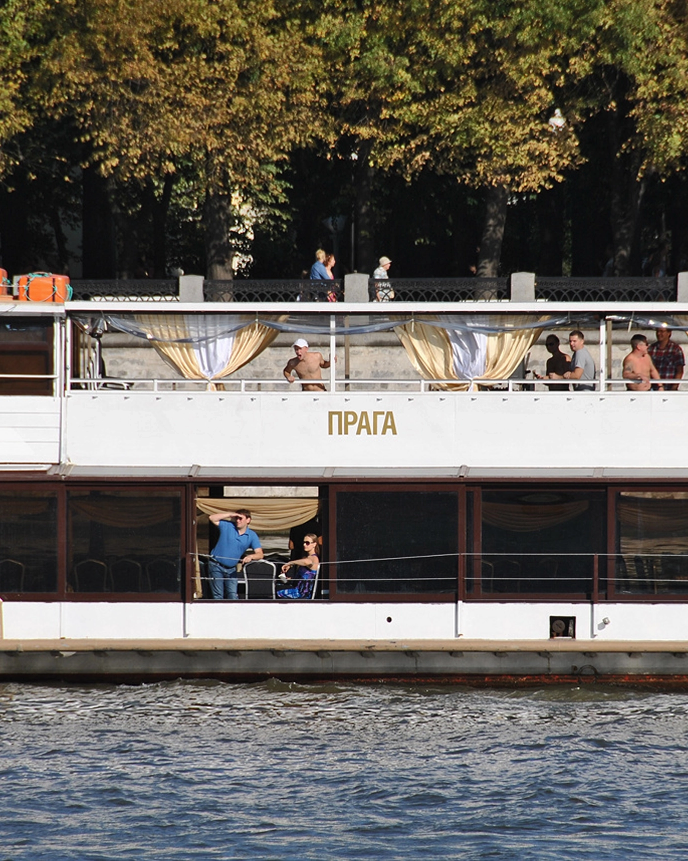 Теплоход «Прага»