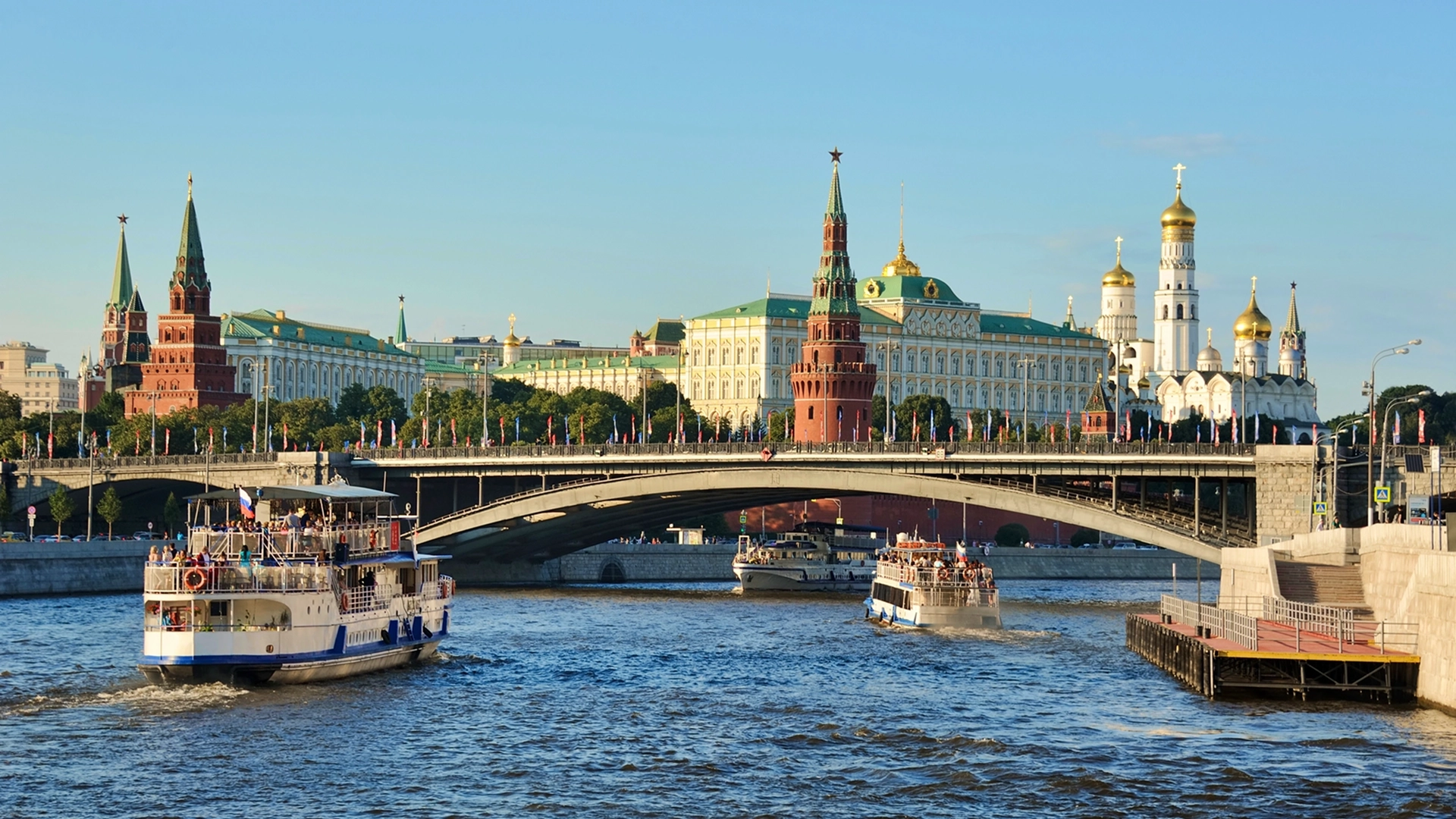 теплоходная прогулка